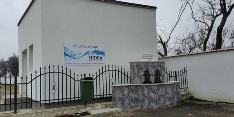 Apa de la izvoarele publice din Bradu este potabilă