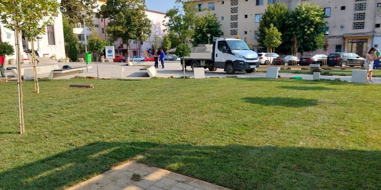 Acte de vandalism în Parcul Mirilor, proaspăt reamenajat!