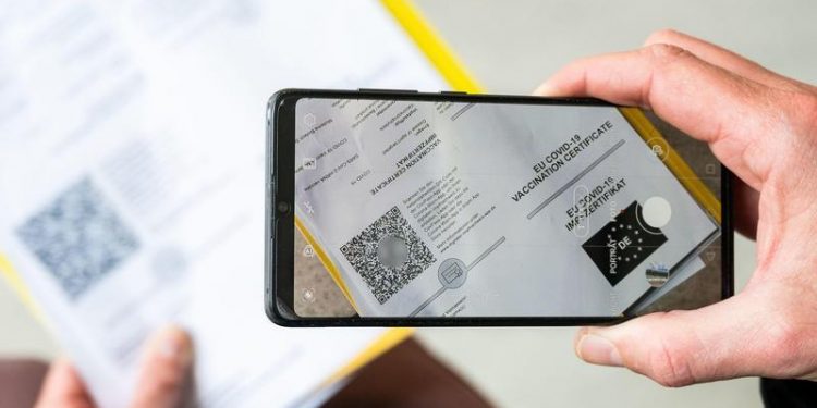 Românii care încalcă restricțiile pot fi verificați cu ajutorul dispozitivelor