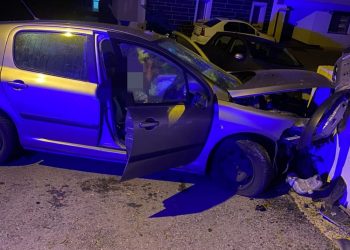 Un șofer băut a intrat într-un mal de pământ