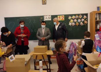 Consiliul Județean Argeş a început derularea programului „Primul Ghiozdan”