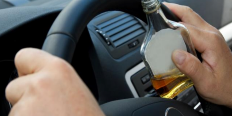 La plimbare cu maşina, băut şi fără permis de conducere