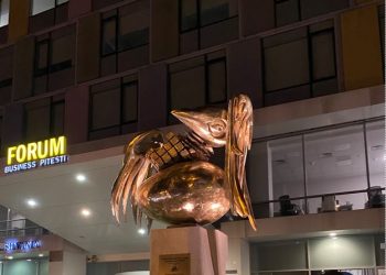 Centrul Piteștiului găzduiește o operă de artă de excepție, realizată și donată municipalității de către sculptorul Adrian Alexandru Ilfoveanu