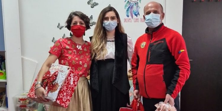 Cristi Toma, „spiriduș” în Campania „DĂRUIEȘTE ZÂMBETE DE CRĂCIUN”