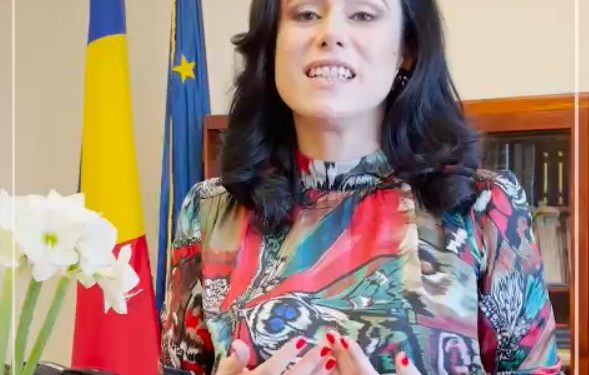 Simona Bucura Oprescu, deputat PSD Argeș:  „Vă doresc sărbători de iarnă cu tihnă și bucurii și un an 2022 cu sănătate și împlinire!” (VIDEO)
