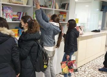 Campania ,,Dăruiește un zâmbet, o carte” continuă