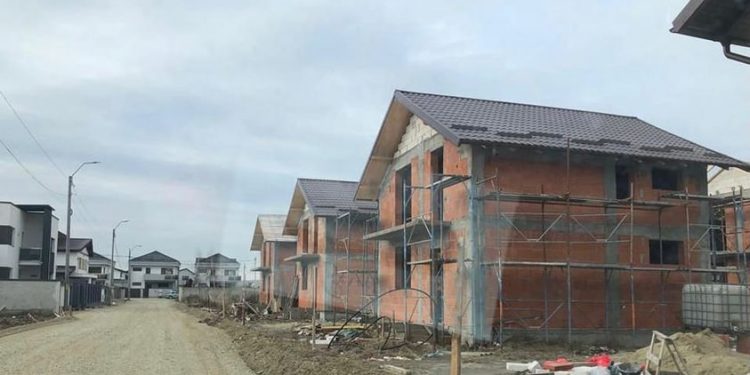 Construcția a 6 imobile a fost sistată în Pitești până la intrarea în legalitate!