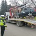 Două mașini abandonate, ridicate de Poliția Locală