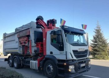 Salubritate 2000 SA s-a dotat cu o nouă mașină pentru ridicarea pubelelor de gunoi în regim automat