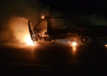 O camionetă a ars ca o torţă, pe Autostrada Bucureşti –Pitești