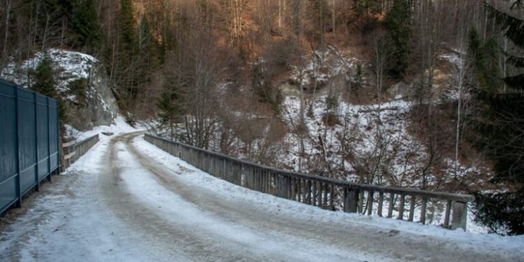 Consiliul Județean caută soluții pentru reabilitarea drumului dintre Baraju Vidraru lu Cabana Cumpăna