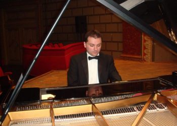 Pianistul Răzvan Dragnea revine la Filarmonica Pitești