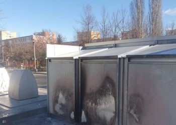 Act de vandalism asupra insulei destinată deșeurilor reciclabile din cartierul Craiovei