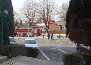 Casă în flăcări – Pompierii intervin cu 4 autospeciale