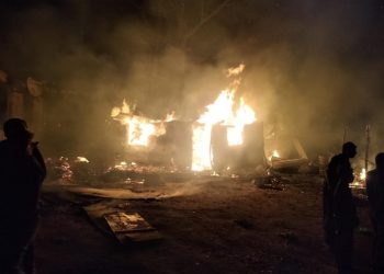 Incendiu violent la Mălureni