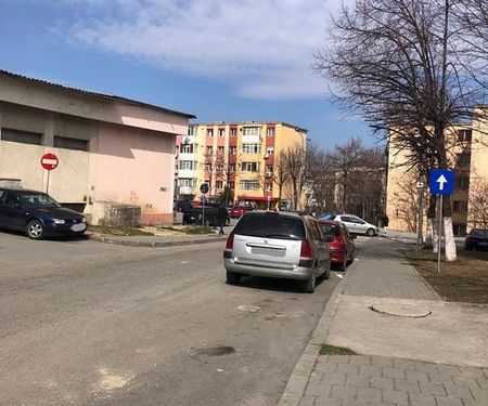 Noi locuri de parcare după instituirea sensului unic de circulație pe strada Pescarilor