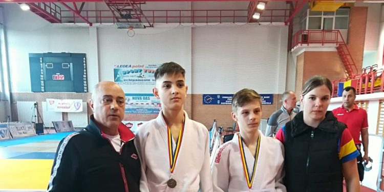 Tineri sportivi din Mioveni, medaliați la Campionatul Național de Judo Under 16 ani