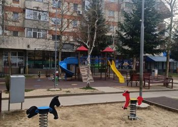 Noi echipamente de joacă în parcul din zona centru Bascov