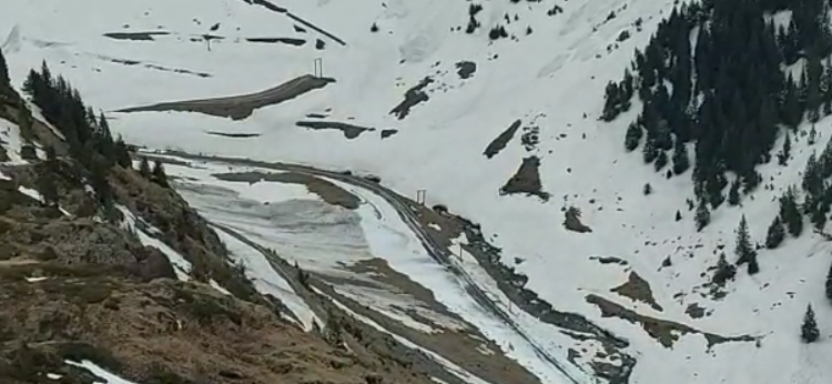 VIDEO – Operațiune de deszăpezire pe Transfăgărășan