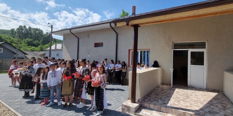 Mulțumită Asociației BookLand, copiii din satul Metofu, județul Argeș, vor învăța în cele mai bune condiții