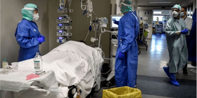 Autorităţile sanitare, în alertă: Se caută contacţii românului cu variola maimuţei