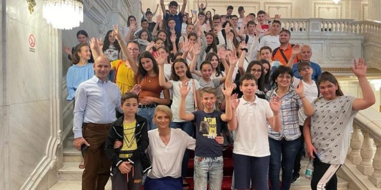 De 1 iunie, 300 de copii din Argeș au participat la evenimentul ”Senat Junior”