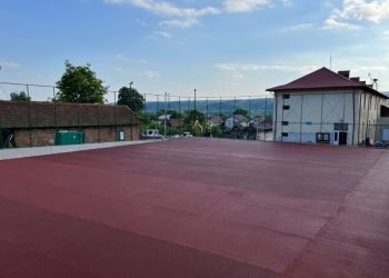 Terenul de sport din comuna Dârmănești a fost finalizat