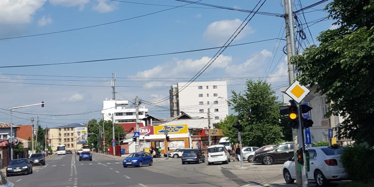 Semaforizare inteligentă finalizată în trei intersecții, din cele 38 aflate în curs de modernizare, în Pitești!