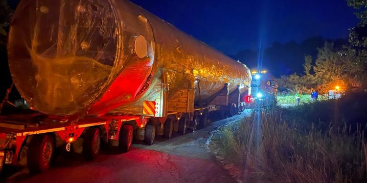 Trafic blocat pe DN 73C, în urma unei defecțiuni în timpul efectuării unui transport agabaritic