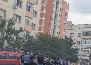 Acum! Masina răsturnată în cartierul Trivale
