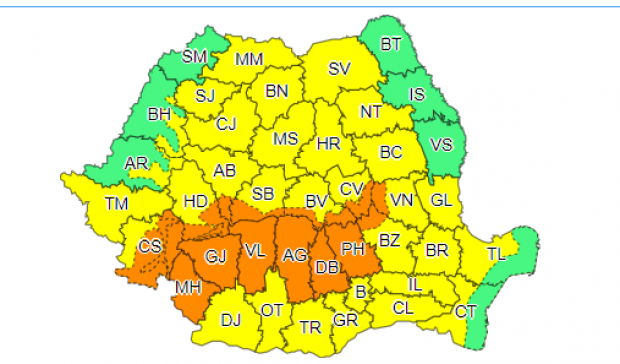 Meteorologii au emis avertizare Cod Portocaliu și Cod Galben de furtuni în aproape toată țara
