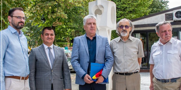 Monument dedicat scriitorului argeșean Urmuz, dezvelit astăzi