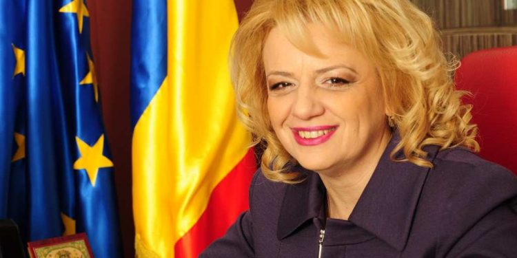 Sute de persoane au semnat azi, la sediul Partidului Umanist Social Liberal, pentru Legea privind confiscarea averile ilegale