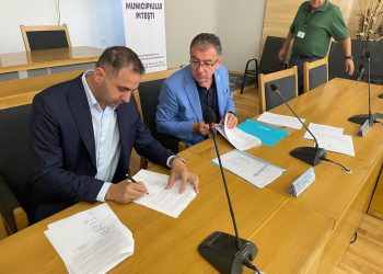 Noi contracte de finanțare pentru reparații în școlile din Pitești