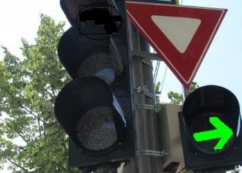 Funcționarea semaforului întreruptă temporar, pe Calea Bascovului!