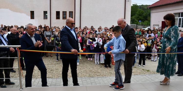 Leordeni: Ion Mînzînă, la deschiderea anului școlar