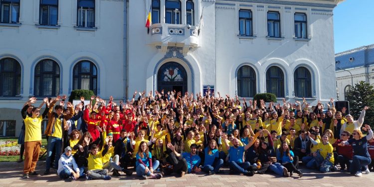 Pitești Science Festival 2022 – participare record a piteștenilor la Târgul de Științe din Piața Primăriei!