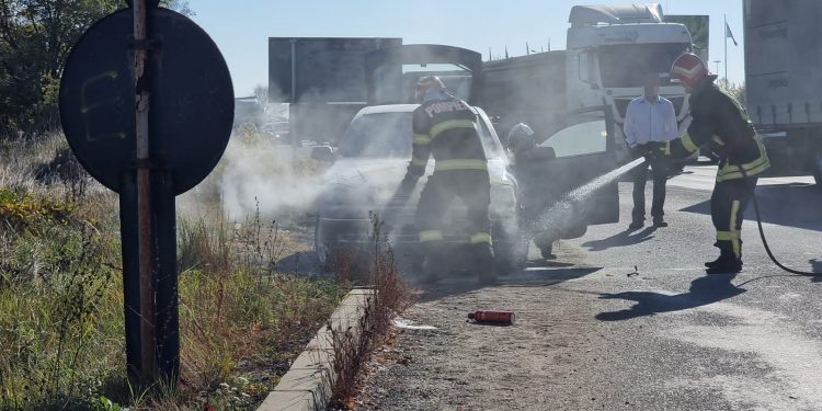 Mașină în flăcări!