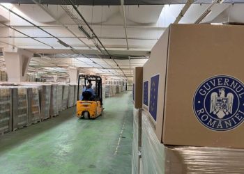 Începe distribuirea pachetelor cu alimente destinate persoanelor vulnerabile
