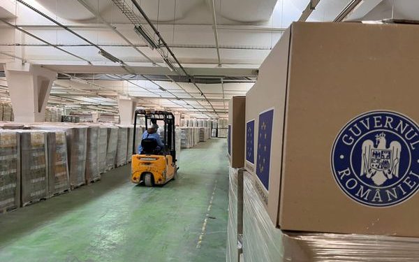 Începe distribuirea pachetelor cu alimente destinate persoanelor vulnerabile