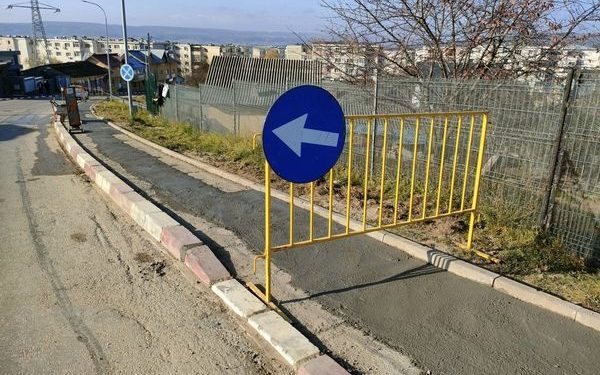 Reparații pe strada Constantin Stroe din Mioveni