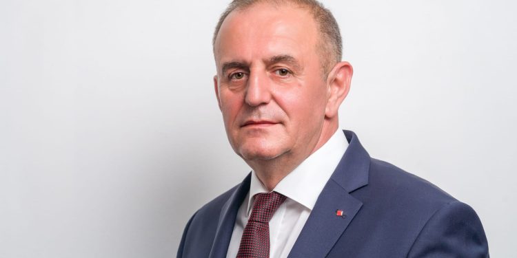 Primarul orașului Ștefănești, Nicolae Velcea, a schimbat denumirea Gării Ștefănești în Gara “Ion C. Brătianu”!