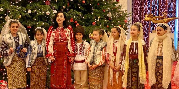 Simona Bucura-Oprescu: Bucuria colindelor, adusă de glasul cristalin al copiilor din Argeș la Camera Deputaților!