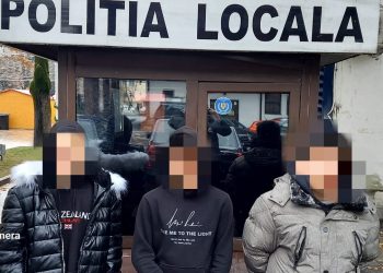 Minori prinși aruncând cu petarde