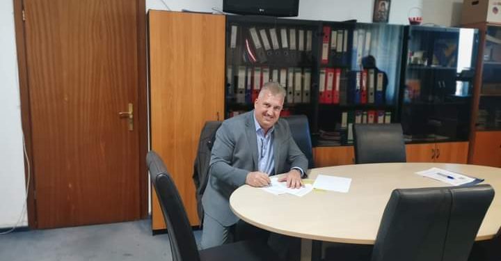 Țițești: Primarul Gheorghe Savu a semnat primul contract pe Anghel Saligny