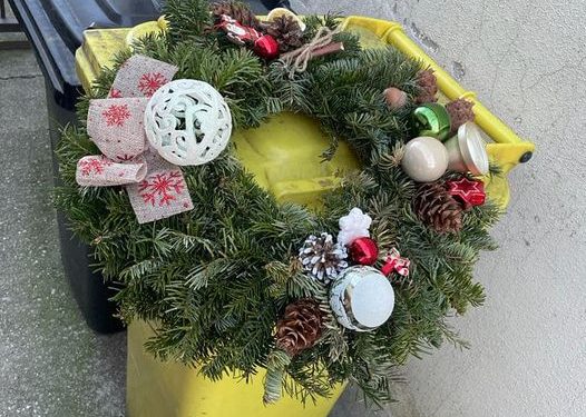 Campanie de colectare gratuită a brazilor de Crăciun în Pitești