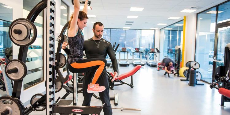Angajaţii şi angajatorii vor putea deduce cheltuielile cu abonamentele sportive în limita a 400 de euro pe angajat