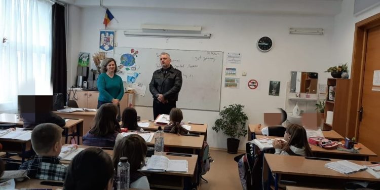Poliția Locală Pitești a desfășurat activități de prevenire a violenței la Școala Gimnazială Tudor Vladimirescu