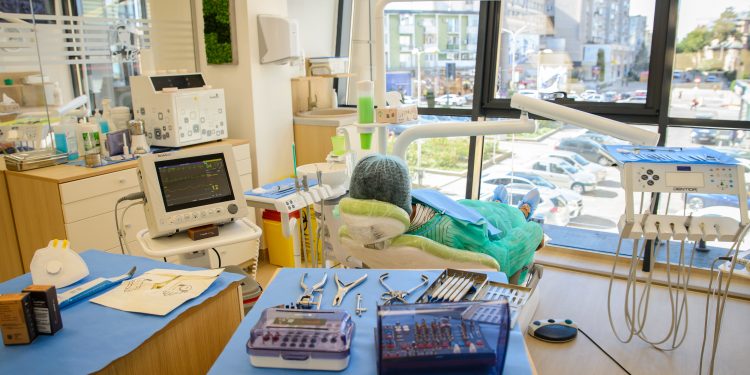 Clinica de medicină dentară Dr TEO – Zâmbim oricând împreună!