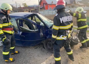 Accident la Stâlpeni. A intrat cu mașina în capul de pod